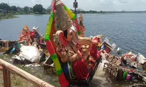 Ganesh Immersion : మన్నించు వినాయక.. నిమజ్జనం నిర్లక్ష్యం