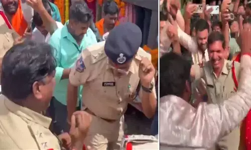 Viral Dance: డీజే పాటలకు అదిరిపోయే స్టెప్పులేసిన పోలీసన్నలు.. శోభాయాత్రలో సందడి