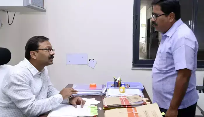 ఐడీఓసీలో కలెక్టర్ ఆకస్మిక తనిఖీలు