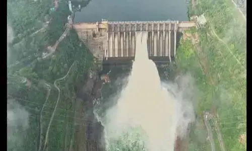 పర్యాటకులకు బిగ్ అలర్ట్.. మరోసారి తెరుచుకున్న శ్రీశైలం గేట్లు