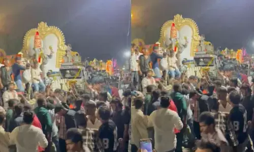 ట్యాంక్ బండ్ పై అర్దరాత్రి తరవాత కొనసాగిన భక్తుల రద్దీ
