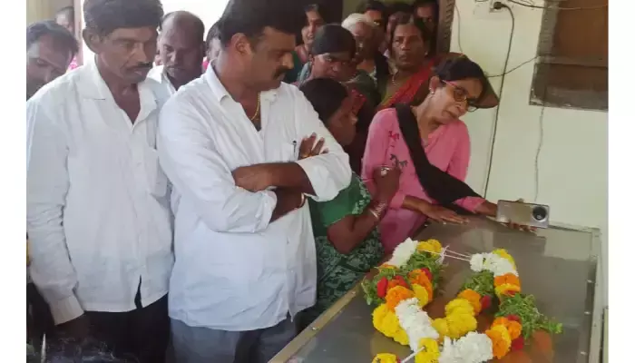 మృతుల కుటుంబీకులకు పదివేల చొప్పున ఆర్ధిక సహాయం మృతుల కుటుంబీకులకు పదివేల చొప్పున ఆర్ధిక సహాయం
