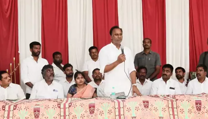 సీఎం రేవంత్ పై కోమటిరెడ్డి రాజగోపాల్ రెడ్డి హాట్ కామెంట్స్ సీఎం రేవంత్ పై కోమటిరెడ్డి రాజగోపాల్ రెడ్డి హాట్ కామెంట్స్