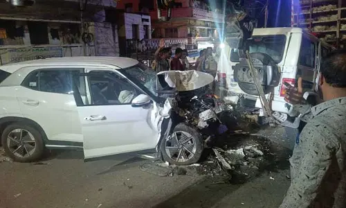 ఘోర రోడ్డు ప్రమాదం.. యువతి మృతి