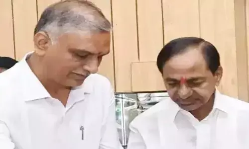 కేసీఆర్, హరీష్ రావు కీలక భేటీ.. ఎర్రవల్లి ఫామ్ హౌస్‌లో కొనసాగుతున్న చర్చలు
