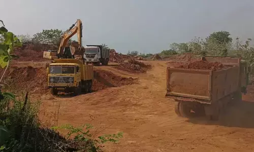 మానుకోటలో మట్టి మాఫియా జోరు.!