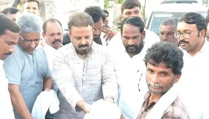 కామారెడ్డి ప్రజలను కేసీఆర్ పరామర్శించకపోవడం సిగ్గుచేటు