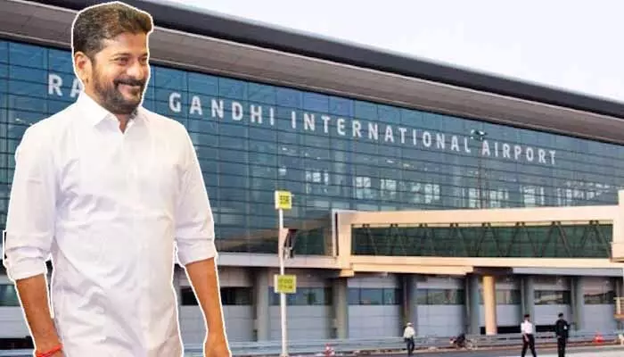 శంషాబాద్ ఎయిర్పోర్టుకు చేరుకున్న CM రేవంత్.. కాసేపట్లో ఢిల్లీకి పయనం శంషాబాద్ ఎయిర్పోర్టుకు చేరుకున్న CM రేవంత్.. కాసేపట్లో ఢిల్లీకి పయనం