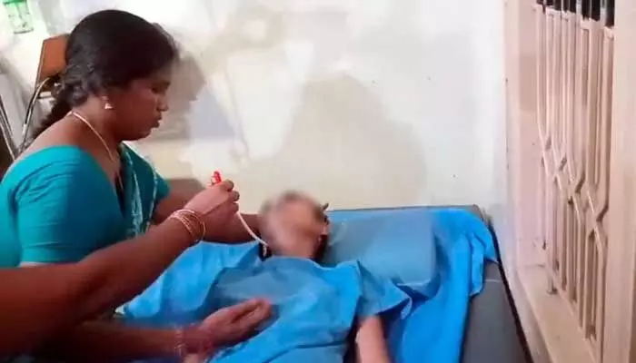 తహసీల్దార్ ఆఫీసులో లేడీ ఆఫీసర్ ఆత్మహత్యాయత్నం.. వారి వేధింపులే కారణమా..? తహసీల్దార్ ఆఫీసులో లేడీ ఆఫీసర్ ఆత్మహత్యాయత్నం.. వారి వేధింపులే కారణమా..?