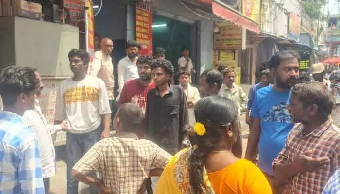 గంజాయి మత్తులో యువకుల హల్ చల్ గంజాయి మత్తులో యువకుల హల్ చల్