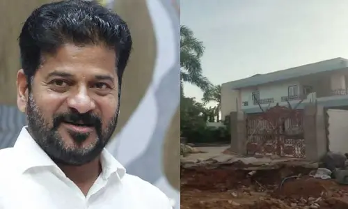 CM రేవంత్ ఇంటి కాంపౌండ్‌ను కూల్చిన అధికారులు (వీడియో)