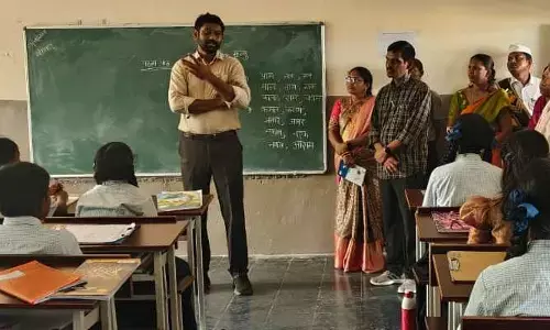 జవహర్ నవోదయ విద్యాలయాన్ని సంద‌ర్శించిన క‌లెక్టర్‌