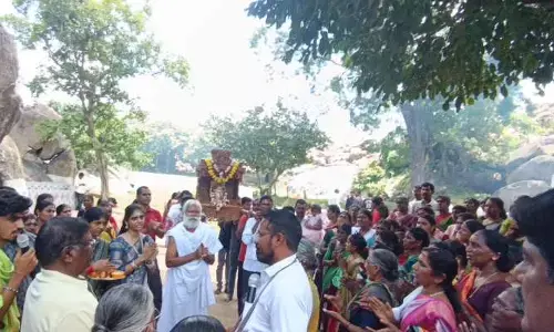 సిద్దులగుట్టపై ప్రత్యేక పూజలు