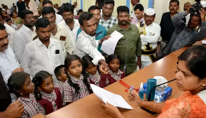 జిల్లా విద్యాధికారి పై కలెక్టర్ ఆగ్రహం