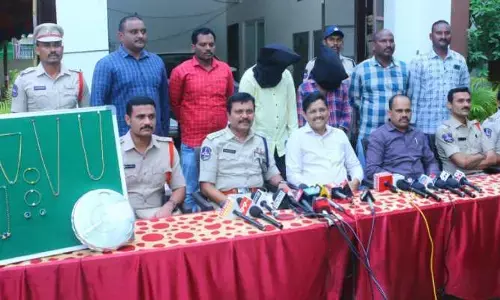 ఇద్దరు దొంగల వద్ద నుంచి 16 లక్షలు సొత్తు స్వాధీనం