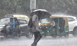 ఏపీకి భారీ వర్షసూచన.. ఈ జిల్లాల్లో పిడుగులతో కూడిన వర్షాలు ఏపీకి భారీ వర్షసూచన.. ఈ జిల్లాల్లో పిడుగులతో కూడిన వర్షాలు