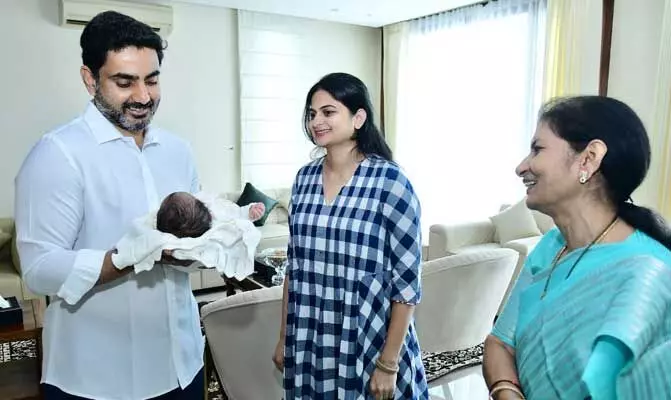 రామ్మోహన్ నాయుడు కుమారుడికి లోకేశ్ ఆశీస్సులు రామ్మోహన్ నాయుడు కుమారుడికి లోకేశ్ ఆశీస్సులు
