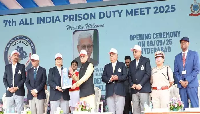 జైళ్ల శాఖలో ఏఐ నిఘా వ్యవస్థ.. హైదరాబాద్లో ప్రారంభమైన 7వ ఆల్ ఇండియా ప్రిజన్ డ్యూటీ మీట్ జైళ్ల శాఖలో ఏఐ నిఘా వ్యవస్థ.. హైదరాబాద్లో ప్రారంభమైన 7వ ఆల్ ఇండియా ప్రిజన్ డ్యూటీ మీట్