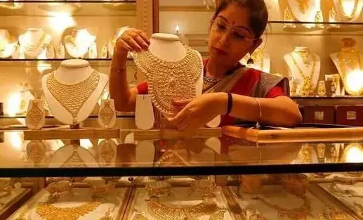 Gold: అక్షరాల రూ. లక్ష దాటిన ఆభరణాల బంగారం Gold: అక్షరాల రూ. లక్ష దాటిన ఆభరణాల బంగారం