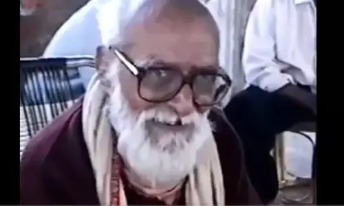 మాట‌ల తూటాలు కురిపించిన కాళోజీ.. రేర్ వీడియో వైర‌ల్!