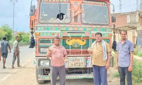 గంజాయి మత్తులో లారీ డ్రైవర్లపై దాడి