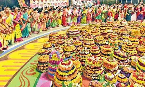 ఆడబిడ్డలకు తీపి కబురు.. 21 నుంచి 30 వరకు బతుకమ్మ సంబరాలు