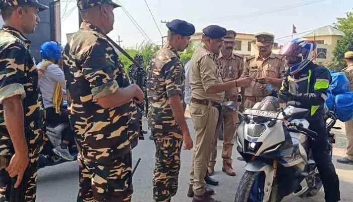 నేపాల్లో ఉద్రిక్తతలు.. యూపీలో హై అలర్ట్ ప్రకటించిన ప్రభుత్వం నేపాల్లో ఉద్రిక్తతలు.. యూపీలో హై అలర్ట్ ప్రకటించిన ప్రభుత్వం