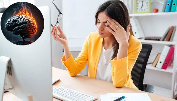 Mental Health : బర్న్ అవుట్ ఒత్తిడి సమస్య మాత్రమే కాదు.. మెదడు ఆరోగ్యంపైనా ప్రభావం చూపుతుందంటున్న నిపుణులు Mental Health : బర్న్ అవుట్ ఒత్తిడి సమస్య మాత్రమే కాదు.. మెదడు ఆరోగ్యంపైనా ప్రభావం చూపుతుందంటున్న నిపుణులు