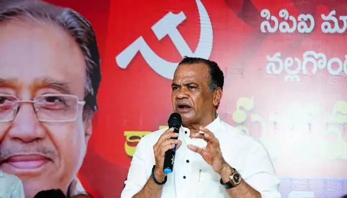 కమ్యూనిస్టులపై మంత్రి కోమటిరెడ్డి కీలక వ్యాఖ్యలు కమ్యూనిస్టులపై మంత్రి కోమటిరెడ్డి కీలక వ్యాఖ్యలు