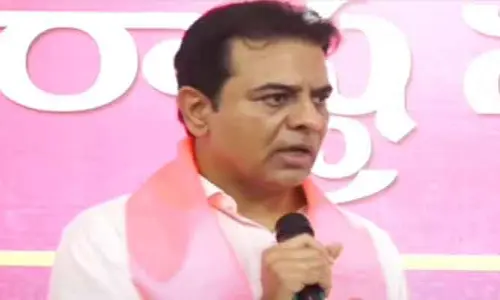 కాంగ్రెస్ డబ్బు పంచి గెలవాలనుకుంటోంది.. జూబ్లీహిల్స్‌ బైపోల్‌పై KTR హాట్ కామెంట్స్