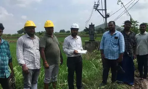 కాలిన ట్రాన్స్ ఫార్మర్ స్థానంలో కొత్తది ఏర్పాటు..