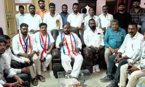 రిజర్వేషన్ సాధనకు బీసీలు రాజకీయ లడాయికి సిద్ధం కావాలి