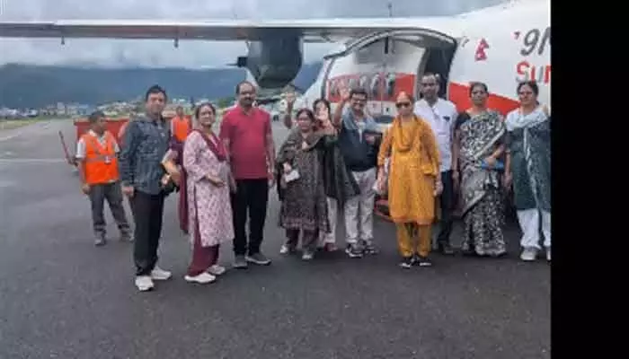 ఖాట్మండూ నుంచి ఏపీకి బయలుదేరిన తెలుగు పౌరులు ఖాట్మండూ నుంచి ఏపీకి బయలుదేరిన తెలుగు పౌరులు
