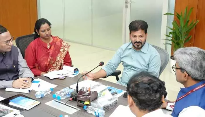 హైదరాబాద్ చుట్టూ రీజనల్ రింగ్ రైల్.. ఆవశ్యకతను వివరించిన CM రేవంత్ హైదరాబాద్ చుట్టూ రీజనల్ రింగ్ రైల్.. ఆవశ్యకతను వివరించిన CM రేవంత్