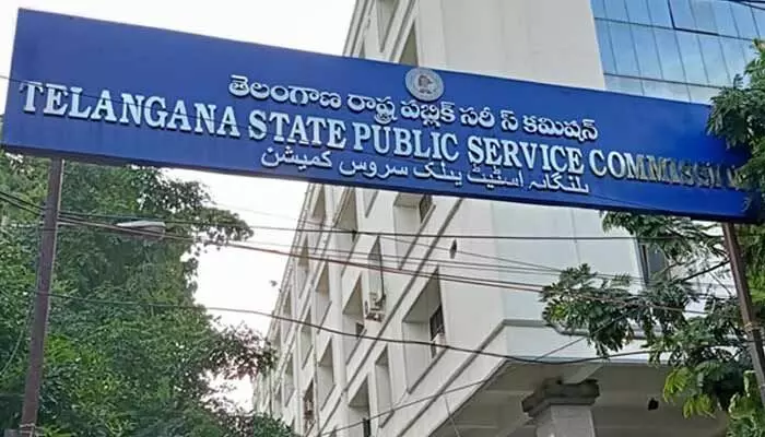 గ్రూప్-1 మెయిన్స్ పేపర్లను రీవాల్యుయేషన్ చేస్తారా.. పరీక్ష పెడతారా? గ్రూప్-1 మెయిన్స్ పేపర్లను రీవాల్యుయేషన్ చేస్తారా.. పరీక్ష పెడతారా?