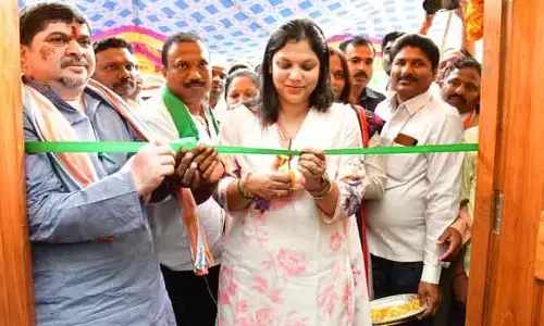 యూరియా కోసం రైతులు ఆందోళన చెందొద్దు