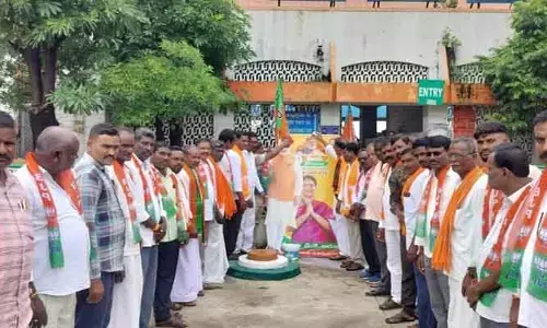 కృష్ణా స్టేషన్‌లో ఎక్స్‌ ప్రెస్ రైళ్ల హాల్టింగ్