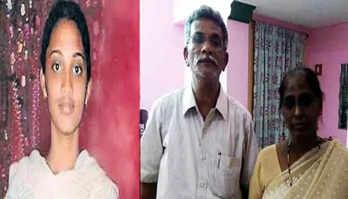 రాష్ట్రంలో సంచలనం.. ఆయేషా మీరా తల్లిదండ్రులకు సీబీఐ కోర్టు నోటీసులు రాష్ట్రంలో సంచలనం.. ఆయేషా మీరా తల్లిదండ్రులకు సీబీఐ కోర్టు నోటీసులు