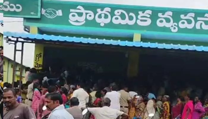 యూరియా కోసం రైతుల మధ్య ఘర్షణ యూరియా కోసం రైతుల మధ్య ఘర్షణ