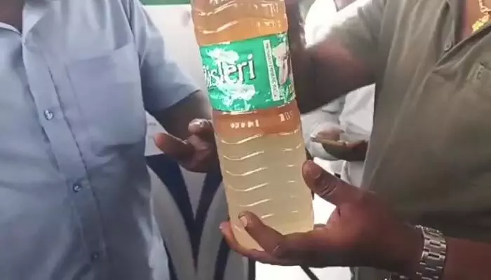 హైదరాబాద్లో నీళ్ల పెట్రోల్.. షాకింగ్ వీడియో వైరల్! హైదరాబాద్లో నీళ్ల పెట్రోల్.. షాకింగ్ వీడియో వైరల్!