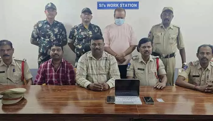 నకిలీ క్రిప్టో కరెన్సీ కేసులో మాజీ కార్పొరేటర్ కట్ల సతీష్ అరెస్ట్ నకిలీ క్రిప్టో కరెన్సీ కేసులో మాజీ కార్పొరేటర్ కట్ల సతీష్ అరెస్ట్
