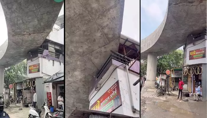 Viral: బిల్డింగ్ బాల్కని నుంచే ఫ్లైఓవర్.. నాగ్పూర్లో వెలుగు చూసిన ఈ అద్భుతంపై నెట్టింట ట్రోలింగ్ Viral: బిల్డింగ్ బాల్కని నుంచే ఫ్లైఓవర్.. నాగ్పూర్లో వెలుగు చూసిన ఈ అద్భుతంపై నెట్టింట ట్రోలింగ్