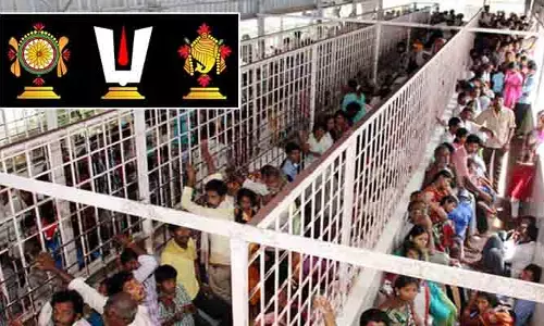 శ్రీవారి భక్తులకు బిగ్ అలర్ట్.. దర్శనానికి 2 కి.మీ మేర క్యూ లైన్