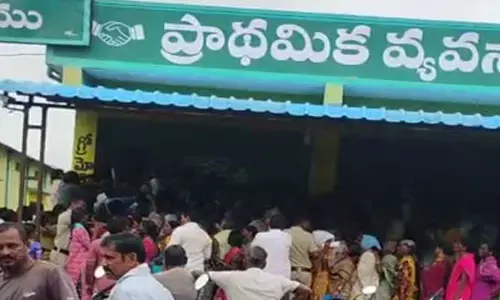 యూరియా కోసం రైతుల మధ్య ఘర్షణ