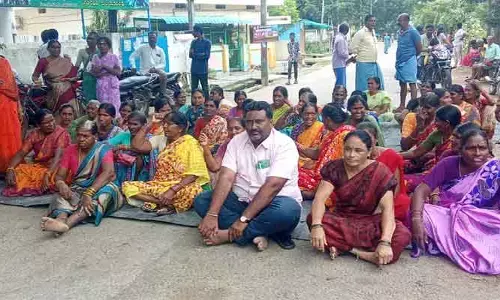 బస్సు సౌకర్యం కల్పించండి..
