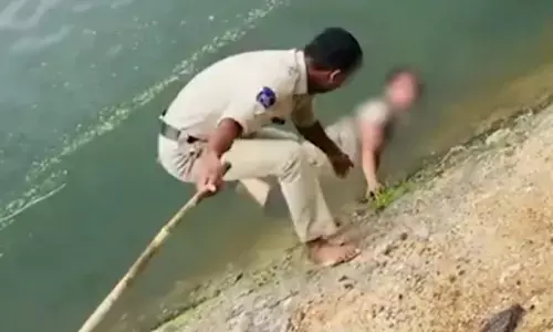 Viral video: అప్పు తిరిగివ్వడం లేదని చెరువులో దూకి మహిళ ఆత్మహత్యాయత్నం