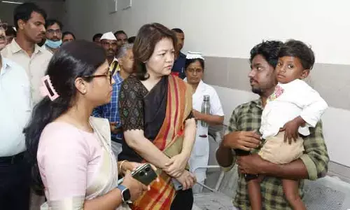 బయోమెట్రిక్ హాజరు విధానాన్ని పటిష్టంగా అమలు చేయాలి