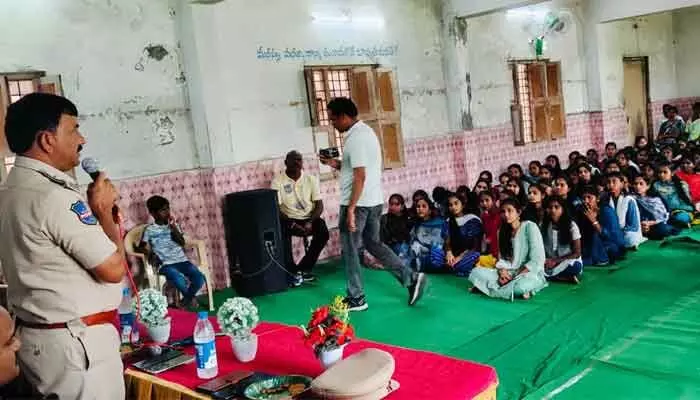 సమాజ పురోగాభివృద్ధికి బాలికలకు విద్య అవసరం సమాజ పురోగాభివృద్ధికి బాలికలకు విద్య అవసరం