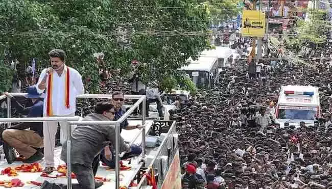 Vijay: ప్రజలను హింసిస్తున్న బీజేపీ, డీఎంకే.. టీవీకే చీఫ్ విజయ్ Vijay: ప్రజలను హింసిస్తున్న బీజేపీ, డీఎంకే.. టీవీకే చీఫ్ విజయ్