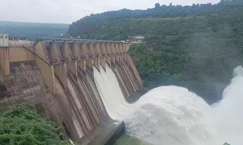 శ్రీశైలం జలాశయానికి పెరుగుతున్న వరద.. 5వ సారి రేడియల్ క్రెస్ట్ గేట్లు ఎత్తివేత